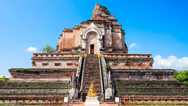 Temple Wat Chedi Luang à Chiang Mai.